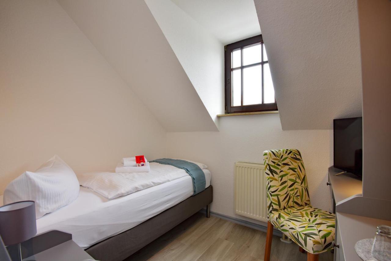 Landhotel Der Distelhof Mit Scheunencafe Dillstadt Room photo